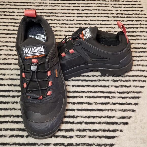 Palladium Shoes - Palladium Women's Pampa Oxford Weatherproof+ Lite Low Top Hiking Boot Size 7.5